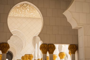 Abu Dabi, BAE - 9 Mart 2025: Abu Dabi camiinin mimari detayları - Birleşik Arap Emirlikleri - Seyahat - 18