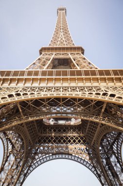 Paris 'teki Eyfel Kulesi' nde rüya gibi güneşli bir bahar günü - 53