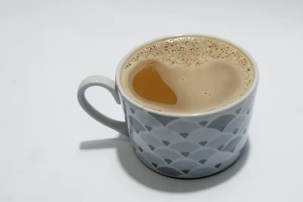 Bir fincan kahveye yakın ücretsiz fotokopi alanı izole edilmiş beyaz arkaplan