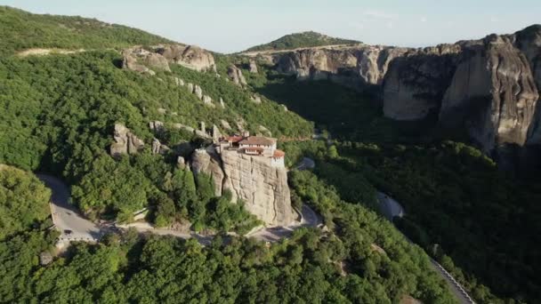 岩石上的气象修道院 — 图库视频影像