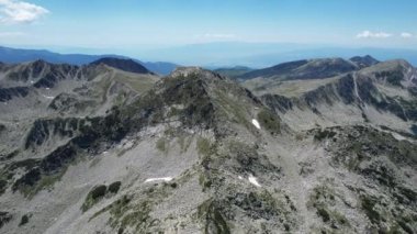 Pirin dağlarının gerçek görüntüsü.