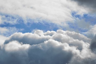 Bulut ve gökyüzü yakından bakıyor, kümülüs bulutu yakından.