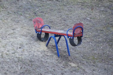 Oyuncular bilardoda topa vurur, bilardoda topa vurur, bilardoda sopaya vurur, yakın plan, dikey vuruş