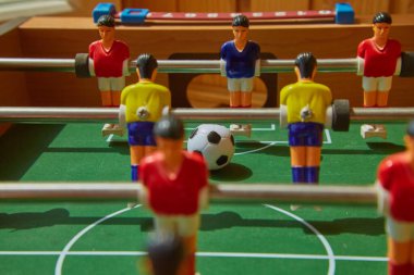 Langırt masası, masa futbolu maçı, kapanış, spor oyunları.