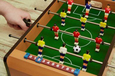 Langırt, langırt ve langırt oyunlarında el ele tutuşmalar. 