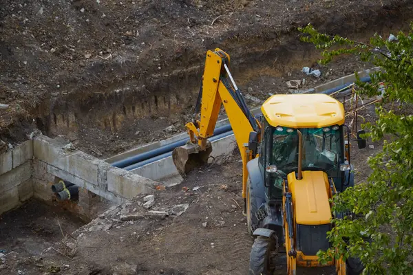 Kazı ve borularla kazı, su boru hattı inşaatı, boru döşeme işi