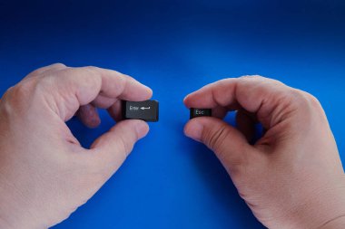 İki anahtar İki elinle gir ve kaç, işi başlat ve bitir, projenin başlaması ve bitmesi, bitiş süresi, elle kontrol, karar verme