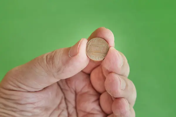 Yeşil arka planda bir sent, yakın planda bir sent, minimum bahis, asgari ödeme