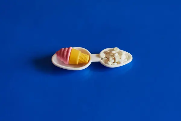 Bir tarafı dondurmalı, diğer tarafı dondurmalı, diğer tarafı mavi, yakın plan, diyabet tedavisi, obezite tedavisi, obezite tedavisi....