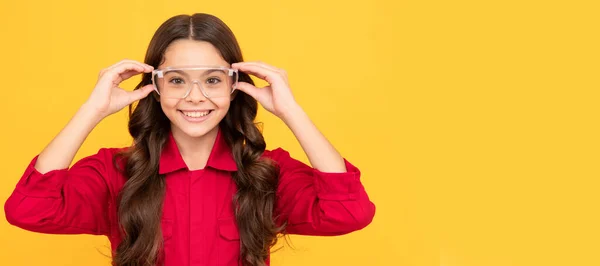 Menina Criança Feliz Óculos Segurança Para Proteção Dos Olhos Visão — Fotografia de Stock