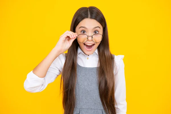 Expressão Surpreendente Alegre Feliz Criança Adolescente Com Visão Usa Óculos — Fotografia de Stock