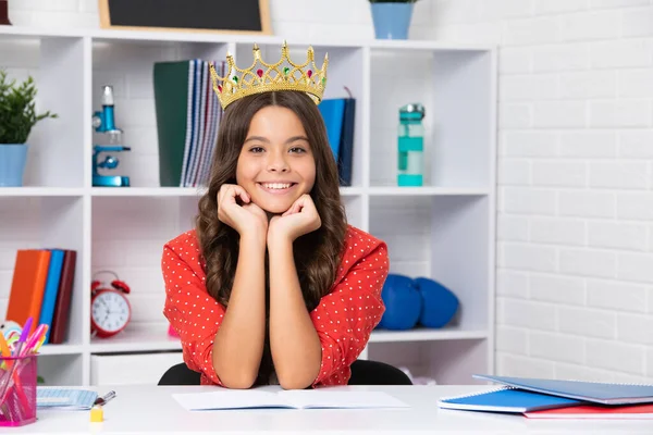 Školačka Princezny Teenager Princezna Dítě Slaví Úspěch Vítězství Vítězství Dospívající — Stock fotografie