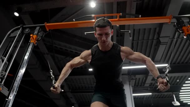 Tyngdlyftning Atletisk Atlet Träning Sport Gym Med Styrketräning Maskin Idrottare — Stockvideo