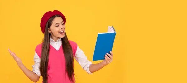 Ομιλητής Χαμογελαστό Παιδικό Βιβλίο Έφηβη Μαθήτρια Προσωπογραφία Μαθήτριας Κεφαλίδα Πανό — Φωτογραφία Αρχείου