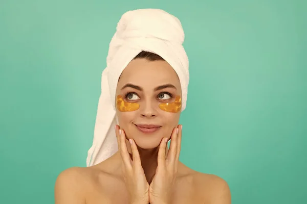 Smiling Young Woman Has Collagen Gold Eye Patches Face Towel — Stok Foto