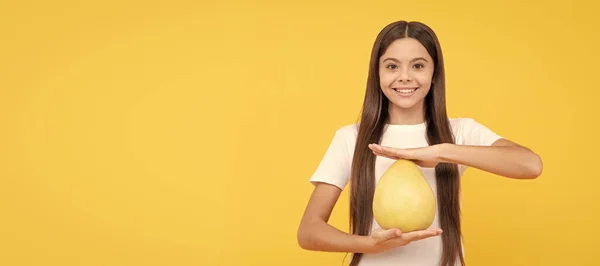 Boldog Tini Lány Pomelo Citrusfélékkel Vitamin Diéta Gyermek Lány Portré — Stock Fotó