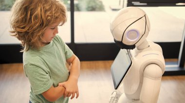 Çocuğun robot yapay zekasıyla etkileşimi, teknolojik gelişim.