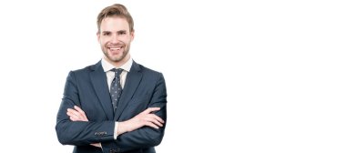 Ben genç bir profesyonelim. Kendine güvenen profesyonel bir çalışan. Mutlu adam kollarını kavuşturur. İnsan yüzü portresi, fotokopi alanı olan pankart. Takım elbiseli bir iş adamı, izole stüdyo geçmişi var.