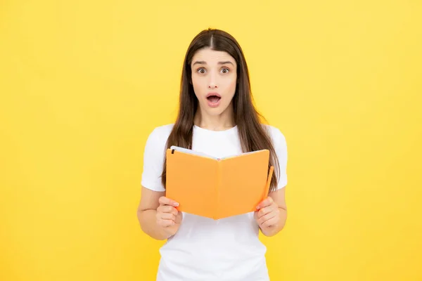 Teenager Student Girl Isolated Yellow Background Cheerful Young Woman Student — Stockfoto