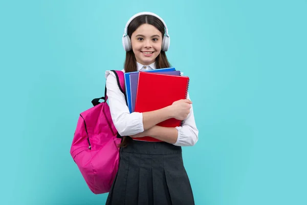 Πίσω Στο Σχολείο Teenager Κορίτσι Σχολείο Σακίδιο Και Ακουστικά Κρατήσει — Φωτογραφία Αρχείου