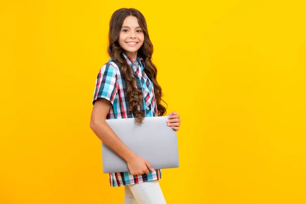 Student School Girl Laptop Isolated Studio Background Video Online Webinar — Zdjęcie stockowe