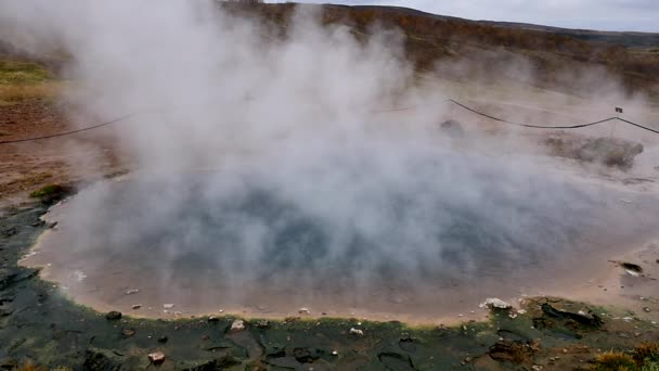 蒸汽来自冰原的地热泥潭 慢动作 冰岛Namafjall Hverir地热区 地热冰原间歇泉 — 图库视频影像