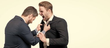 İnsan yüzü portresi, fotokopi alanı olan pankart. Anlaşmazlığa düşen erkekler iş ortakları veya iş arkadaşları anlaşmazlık halindeyken, iş adamları anlaşmazlık yaşıyor