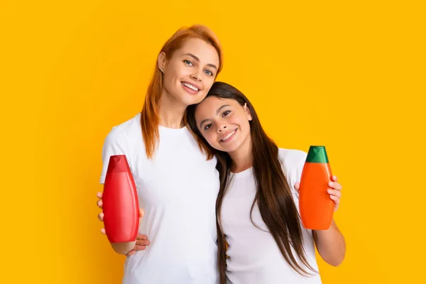 Flessenshampoo Moeder Dochter Presenteren Fles Cosmetische Voor Tienermeisjes Douchegel Shampoo — Stockfoto