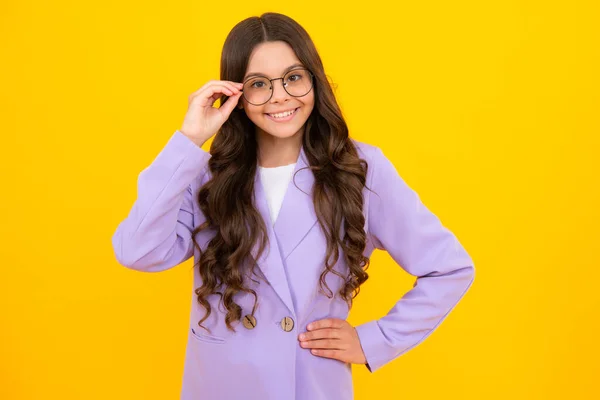 Χαριτωμένη Μαθήτρια Γυαλιά Κίτρινο Φόντο Στούντιο Έξυπνη Μαθήτρια Γυαλιά Nerd — Φωτογραφία Αρχείου