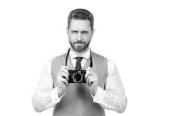 Fotoşop. Fotoğraf işi. Fotoğraf çekiyordum. Erkek fotoğrafçı. Kendine güvenen adam fotoğraf çekiyor. Adam fotoğraf makinesini tutuyor. Amatör ve profesyonel fotoğrafçılık. çekim oturumu beyazda izole edildi.