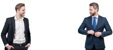 Takım elbiseli iki işadamı. İş başarısı. Kendine güvenen iş ortakları. Girişimci ve yönetici. İnsan yüzü portresi, kopyalama alanı olan pankart