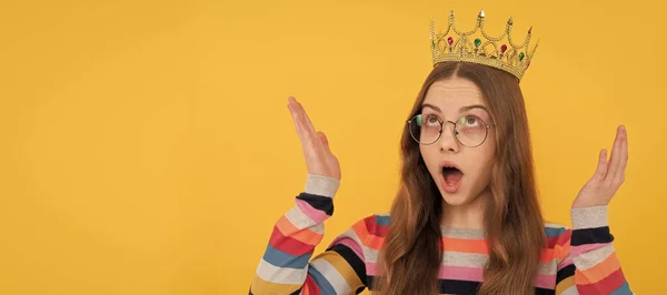 Surprised Egoistic Kid Glasses Wear Queen Crown Yellow Background Banner — Φωτογραφία Αρχείου