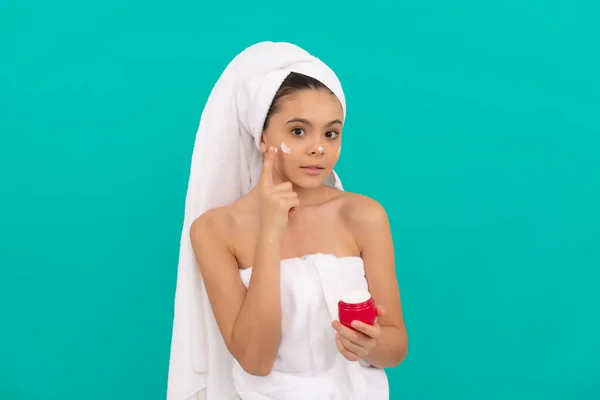 Teenage Girl Hold Hair Mask Child Skin Cream Daily Habit — Stockfoto
