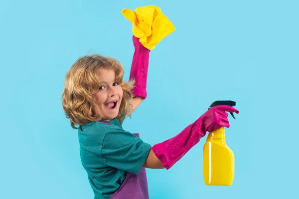 Sprzątaczka Studio Odizolowane Portret Dziecka Mycia Domu Sprzątanie Domu Detergenty — Zdjęcie stockowe