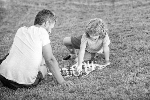 Father Son Playing Chess Grass Park Fathers Day Happy Family — Foto de Stock