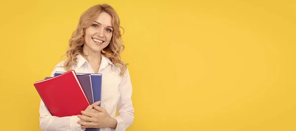Happy Blonde Businesswoman Woman White Shirt Hold Notepad Notebook Education — Fotografia de Stock