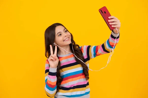 Selfie Pour Enfants Adolescente Enfant Fille Tenant Smartphone Hipster Girl — Photo
