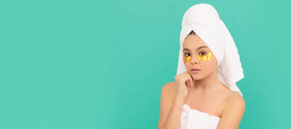 Saubere Hautpflege Von Teenager Mädchen Teenager Mädchen Duschtuch Mit Feuchtigkeitsspendendem — Stockfoto
