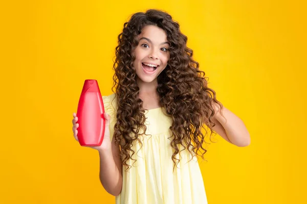 Happy Portret Van Kind Tiener Meisje Met Shampoos Conditioners Douchegel — Stockfoto