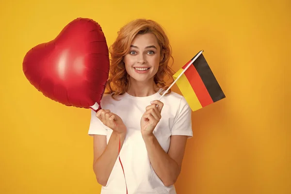 Γερμανία Σχολείο Πανεπιστήμιο Έννοια Ευτυχής Γυναίκα Σημαία Της Γερμανίας Μετανάστευση — Φωτογραφία Αρχείου