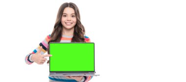 Mutlu çocuk eğitimi çevrimiçi eğitim sunumu bilgisayar kopyalama ekranında, işaret ederek.