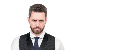 İnsan yüzü portresi, fotokopi alanı olan pankart. İngiliz anahtarı olan girişimci beyaza izole edilmiş. Kendinden emin bir iş adamı.