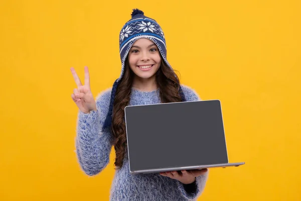 Schülerin Teenager Kind Student Mit Warnhut Halten Laptop Isolierten Hintergrund — Stockfoto