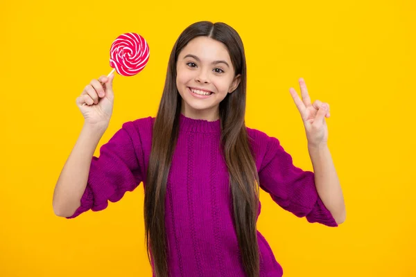 Cool Tienerkind Met Lolly Gele Geïsoleerde Achtergrond Lekker Kinderleven Tiener — Stockfoto