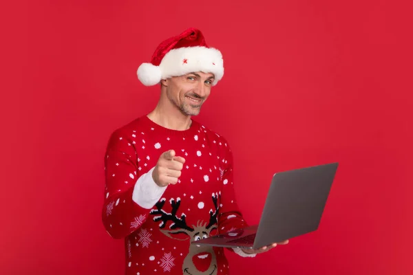 Santa Laptop Online Shopping Winter Business Portrait Middle Aged Man — Stock Photo, Image