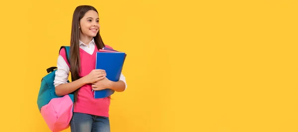 Eğitim Gençlik Gençlik Öğrenme Konusu Mutlu Genç Kız Sırt Çantası — Stok fotoğraf