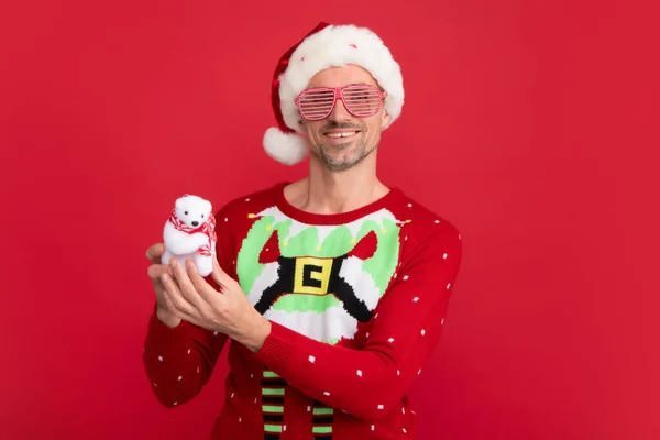 Santa Celebrar Juguete Navidad Hombre Suéter Vacaciones Sombrero Santa Fondo —  Fotos de Stock
