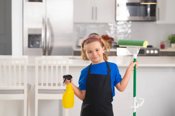 Crianças Ajudando Com Limpeza Limpeza Casa Serviço Limpeza Casa Bonito — Fotografia de Stock