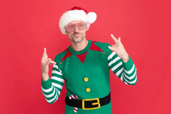 Wesołych Świąt Szczęśliwy Fajny Facet Kostiumie Elfa Okularach Facet Kapeluszu — Zdjęcie stockowe