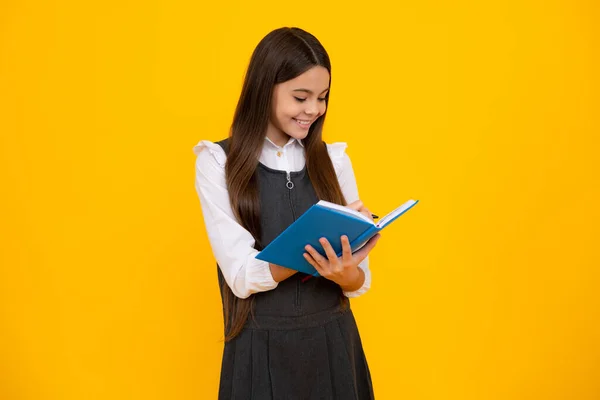 Uczennica Książką Kształcenie Szkolenie — Zdjęcie stockowe